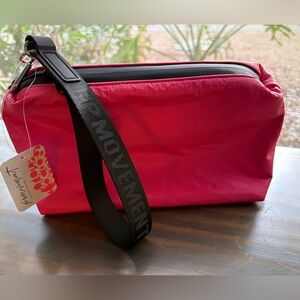 FP Movement Total Access Pouch - New with tags! 🔥